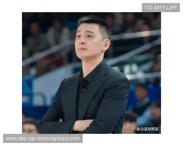 杨鸣称质疑一直有 球员们斗志高昂，杨鸣接受采访