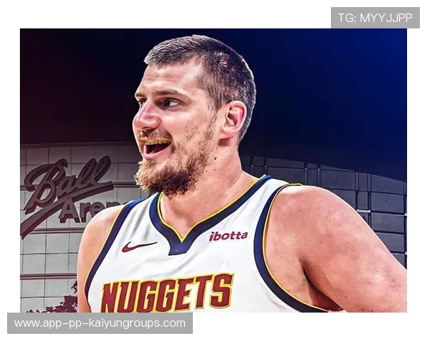 约基奇高位策应送击地传球，丹佛空切轻松上篮